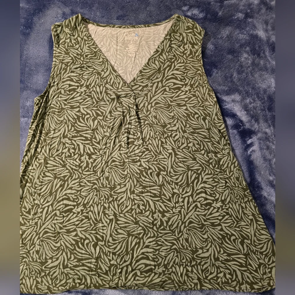 Lot of 3 Womens Summer Sleeveless Shirts - Picture 4 of 9